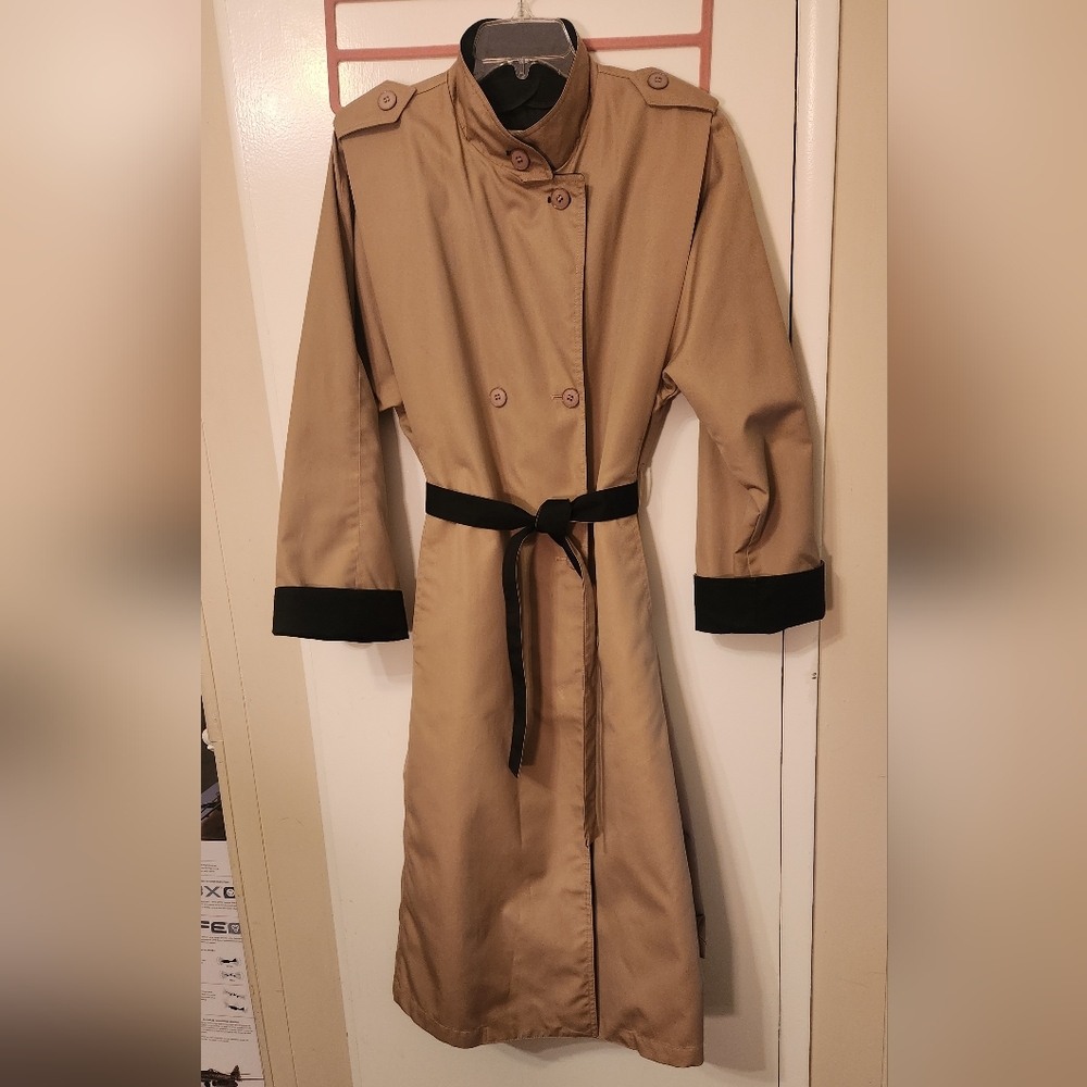 Vintage Misty Harbor Classic Camel Trench Coat with Black Accents - Picture 2 of 2